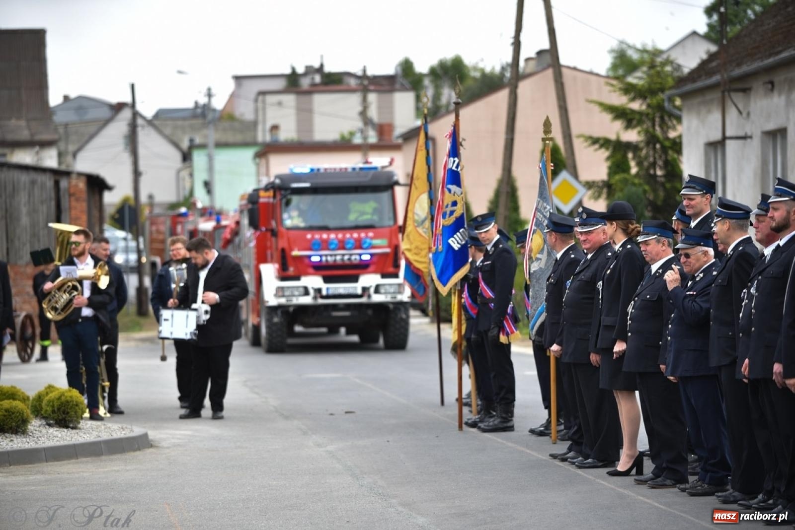 Zdjęcie w galerii na portalu naszraciborz.pl: 100-lecie OSP Gamów. Wręczono odznaczenia i poświęcono tablicę pamiątkową wiadomości z regionu