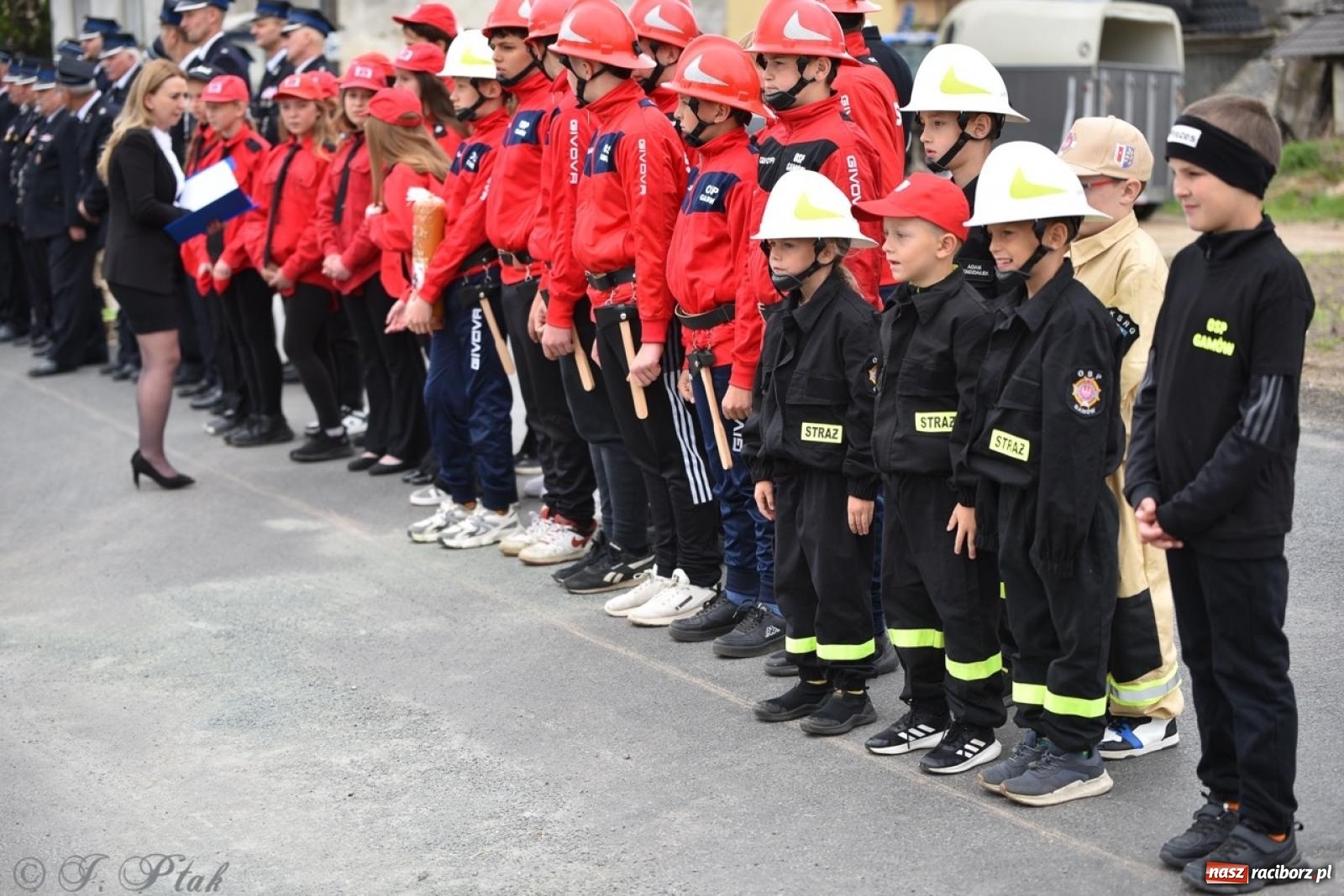 Zdjęcie w galerii na portalu naszraciborz.pl: 100-lecie OSP Gamów. Wręczono odznaczenia i poświęcono tablicę pamiątkową wiadomości z regionu