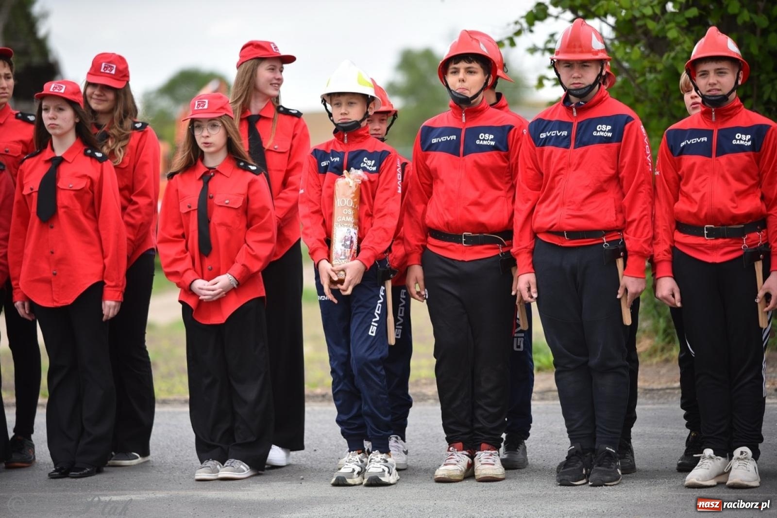 Zdjęcie w galerii na portalu naszraciborz.pl: 100-lecie OSP Gamów. Wręczono odznaczenia i poświęcono tablicę pamiątkową wiadomości z regionu