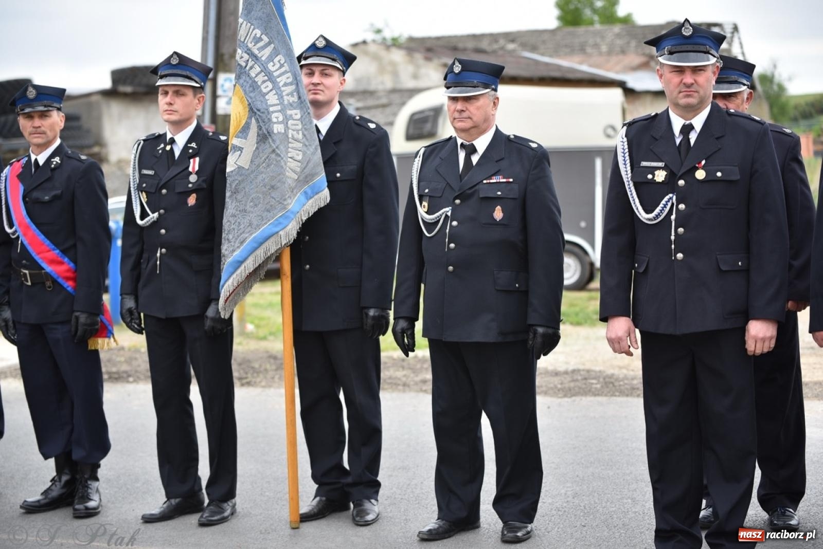 Zdjęcie w galerii na portalu naszraciborz.pl: 100-lecie OSP Gamów. Wręczono odznaczenia i poświęcono tablicę pamiątkową wiadomości z regionu