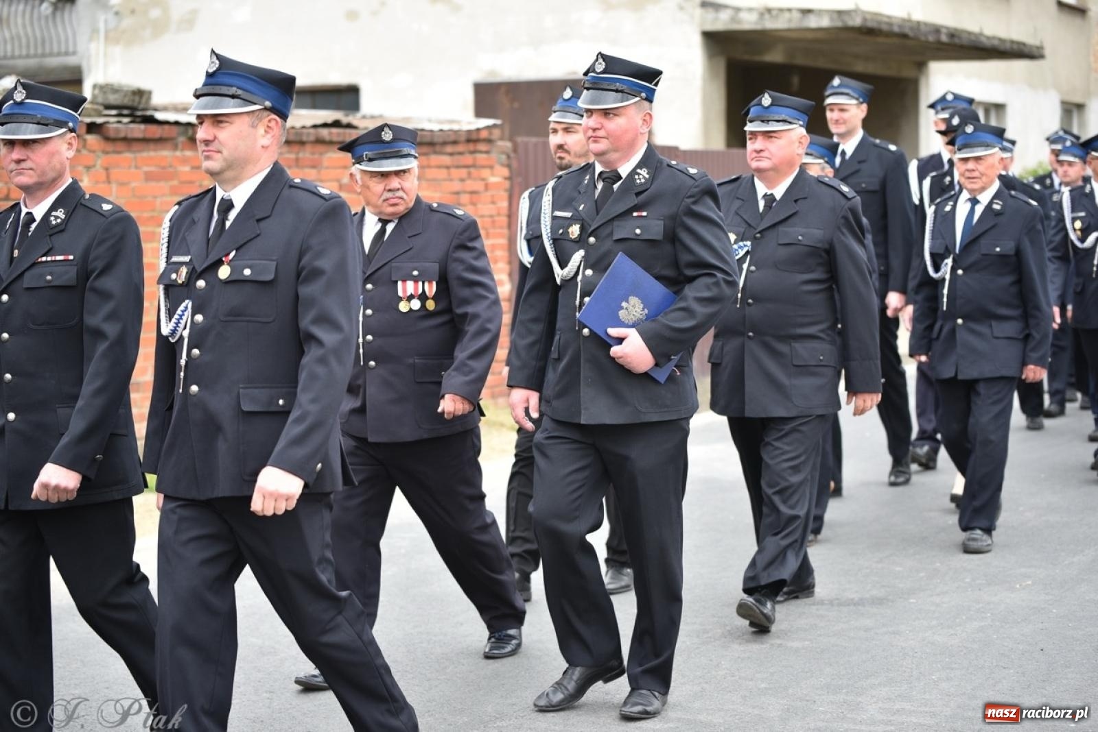 Zdjęcie w galerii na portalu naszraciborz.pl: 100-lecie OSP Gamów. Wręczono odznaczenia i poświęcono tablicę pamiątkową wiadomości z regionu