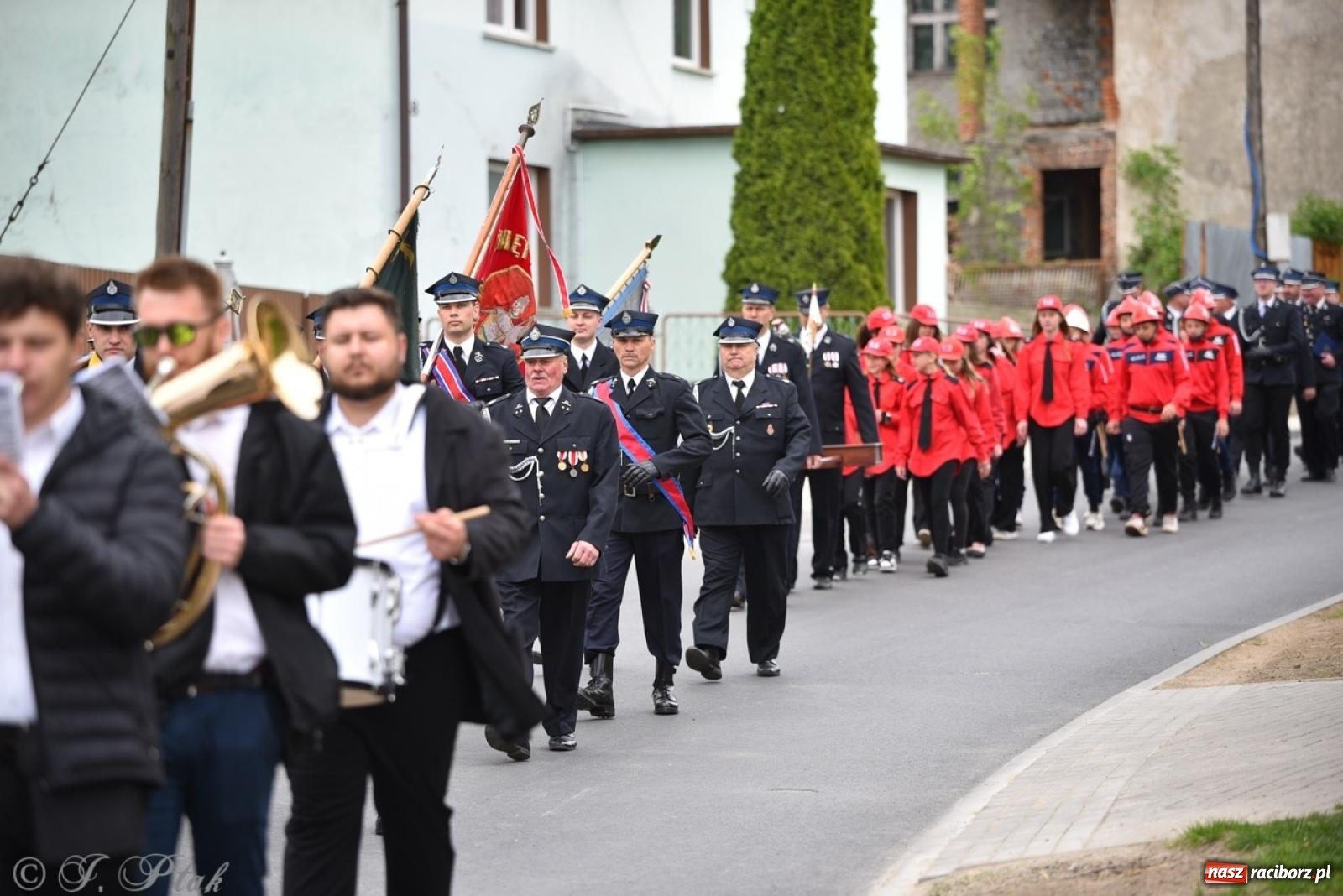 Zdjęcie w galerii na portalu naszraciborz.pl: 100-lecie OSP Gamów. Wręczono odznaczenia i poświęcono tablicę pamiątkową wiadomości z regionu
