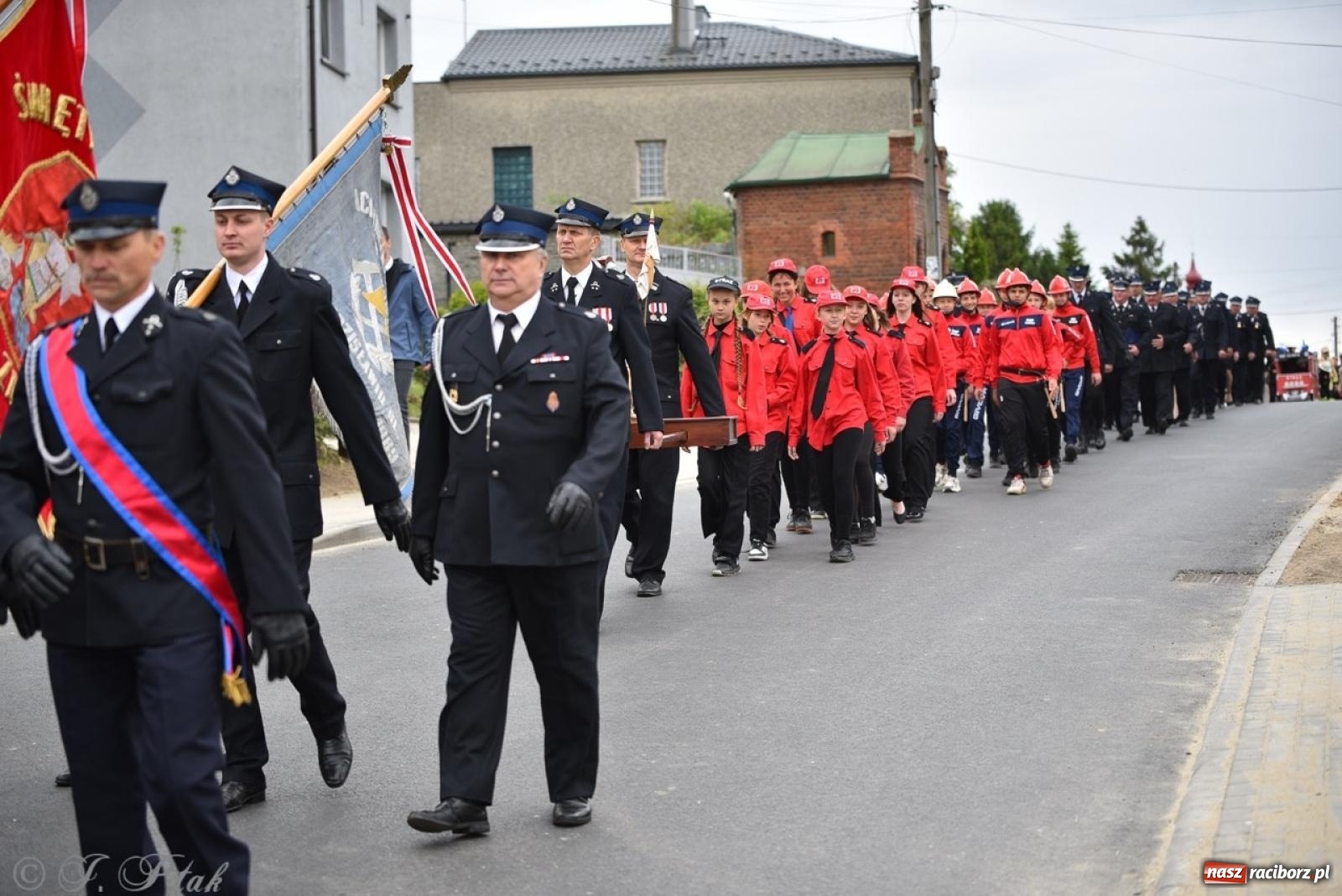 Zdjęcie w galerii na portalu naszraciborz.pl: 100-lecie OSP Gamów. Wręczono odznaczenia i poświęcono tablicę pamiątkową wiadomości z regionu