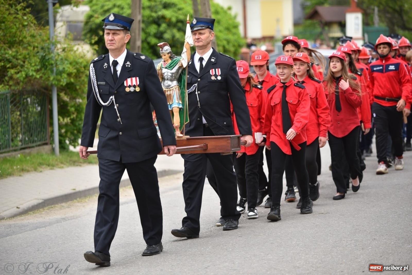 Zdjęcie w galerii na portalu naszraciborz.pl: 100-lecie OSP Gamów. Wręczono odznaczenia i poświęcono tablicę pamiątkową wiadomości z regionu