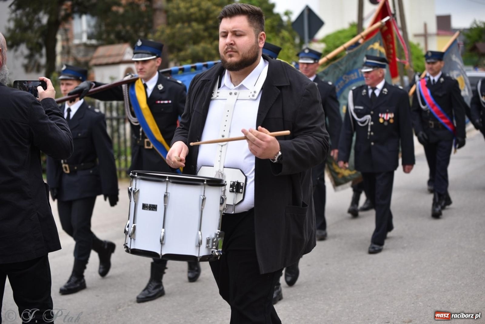 Zdjęcie w galerii na portalu naszraciborz.pl: 100-lecie OSP Gamów. Wręczono odznaczenia i poświęcono tablicę pamiątkową wiadomości z regionu