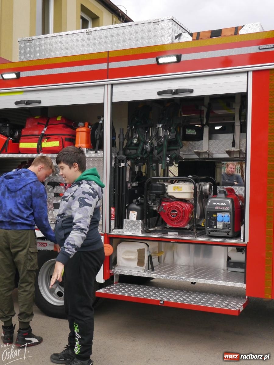 Zdjęcie w galerii na portalu naszraciborz.pl: OSP Kobyla z nowym wozem strażackim wiadomości z regionu