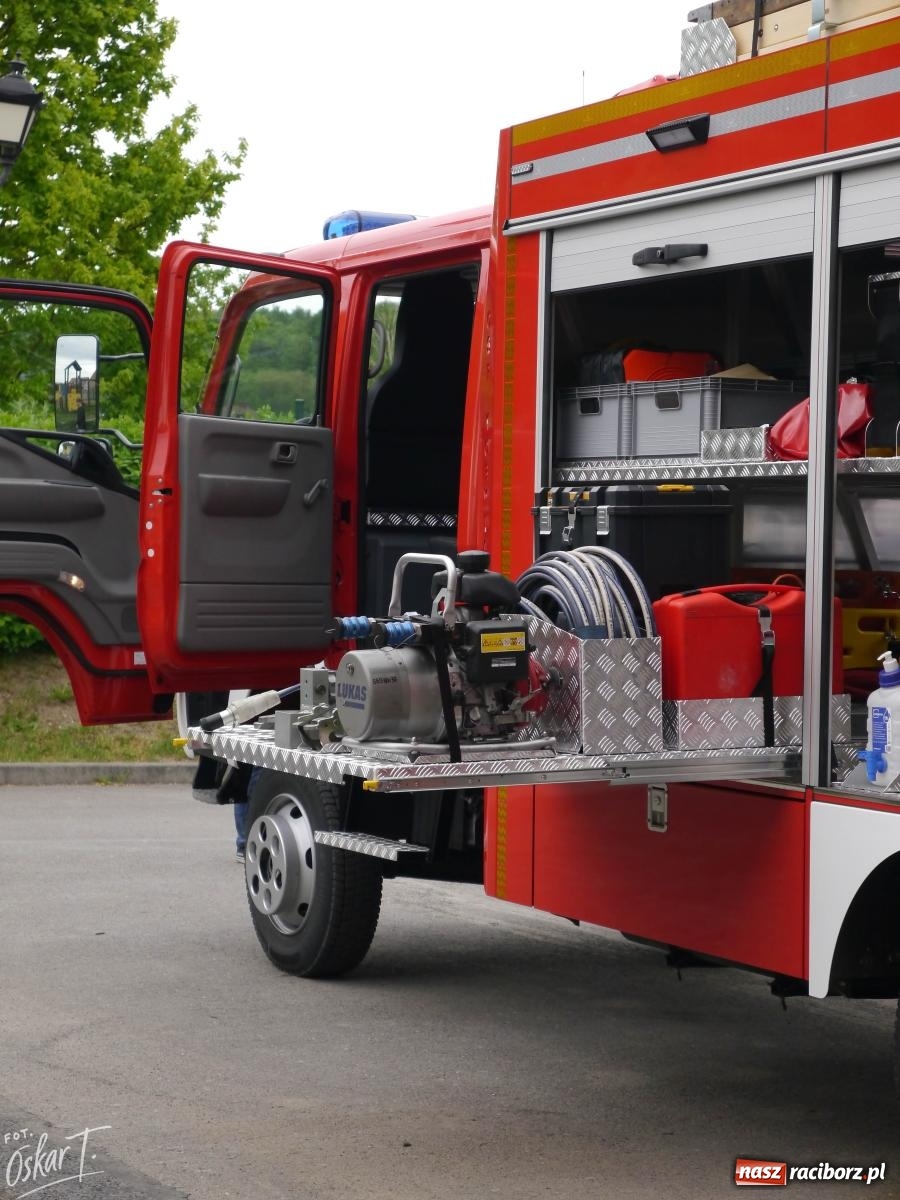 Zdjęcie w galerii na portalu naszraciborz.pl: OSP Kobyla z nowym wozem strażackim wiadomości z regionu