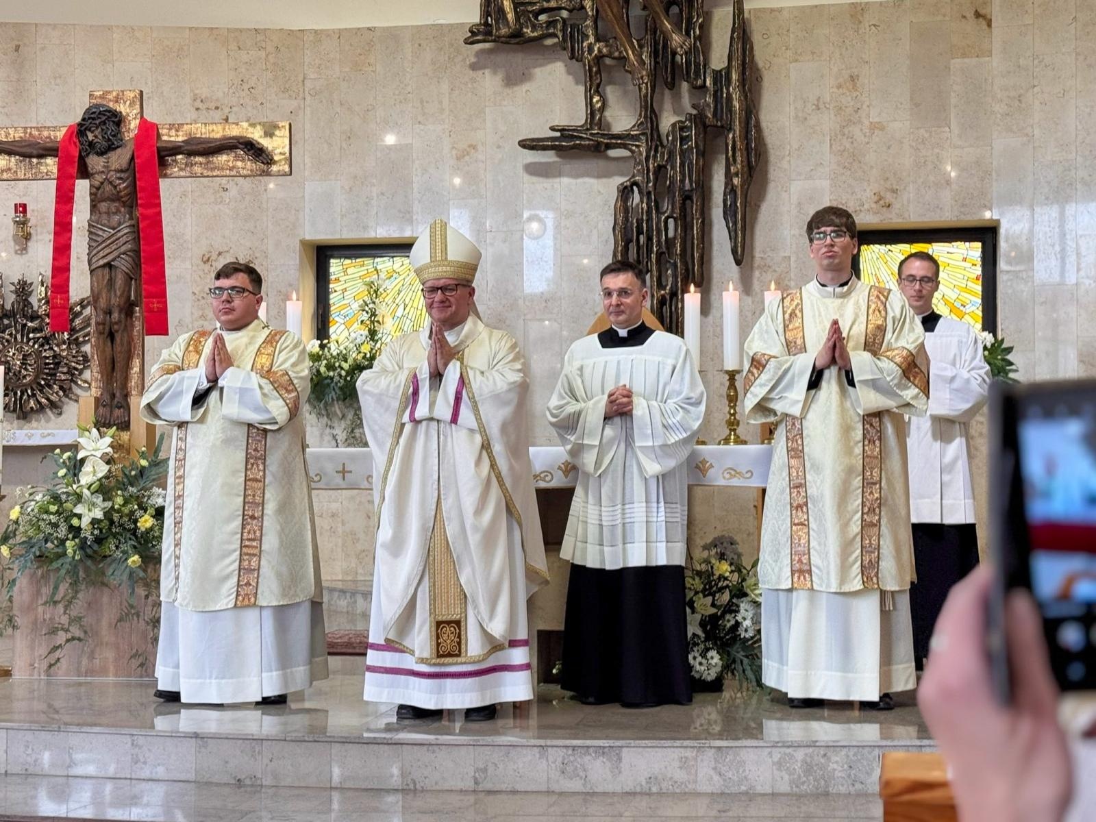 Zdjęcie w galerii na portalu naszraciborz.pl: Mateusz Pytel z Krzanowic przyjął święcenia diakonatu wiadomości z regionu