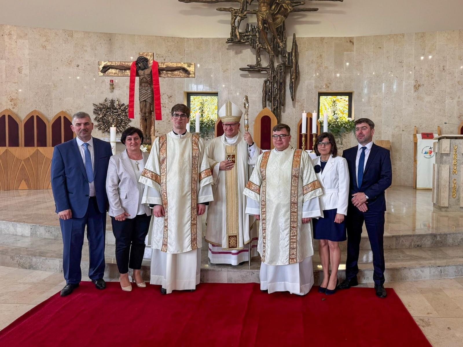 Zdjęcie w galerii na portalu naszraciborz.pl: Mateusz Pytel z Krzanowic przyjął święcenia diakonatu wiadomości z regionu