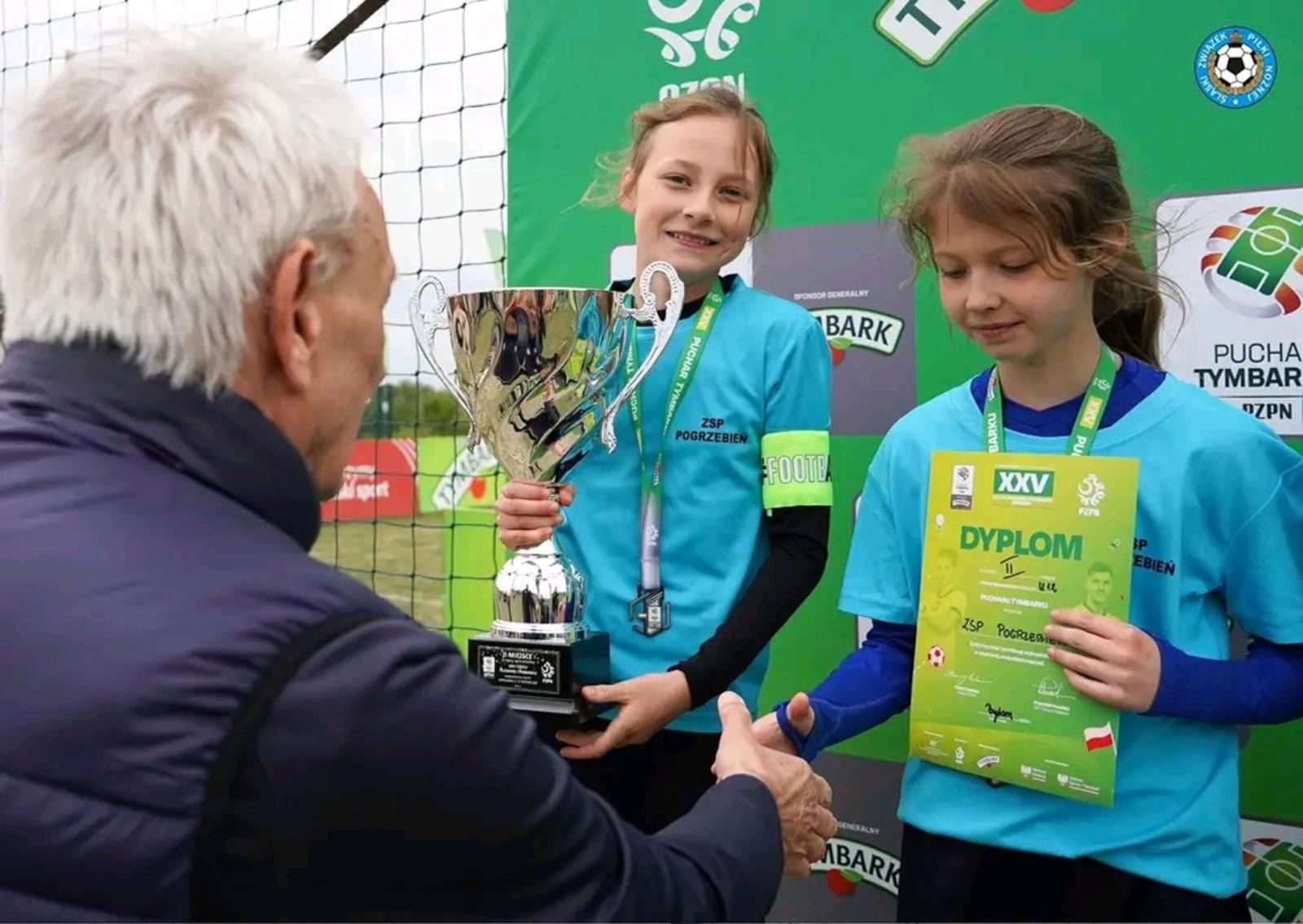 Zdjęcie w galerii na portalu naszraciborz.pl: Srebrny sukces zawodniczek z Pogrzebienia w Finale Wojewódzkim Pucharu Tymbarku wiadomości z regionu