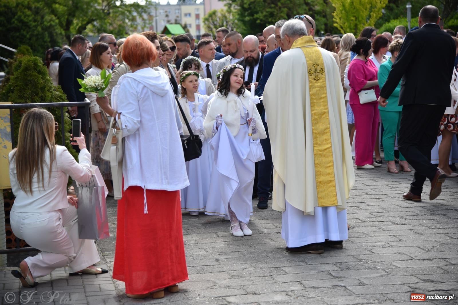 Zdjęcie w galerii na portalu naszraciborz.pl: Pierwsza Komunia Święta w parafii NSPJ – 85 dzieci przystąpiło do sakramentu [FOTO] wiadomości z regionu
