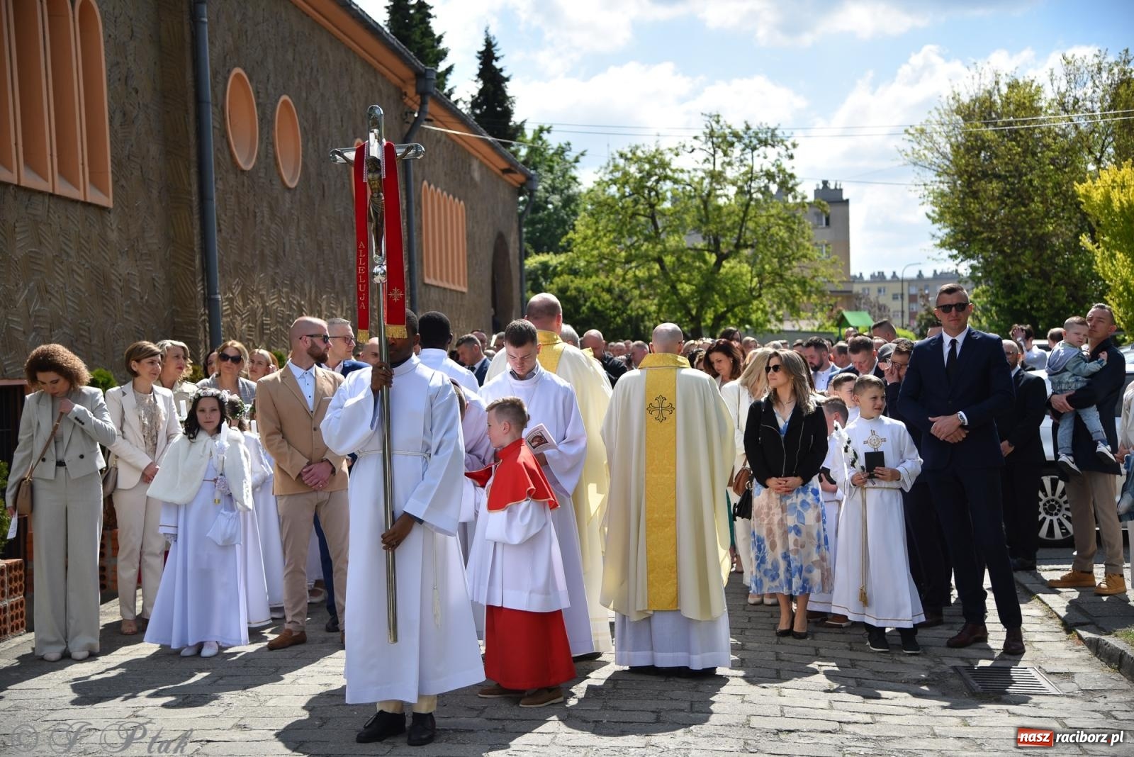 Zdjęcie w galerii na portalu naszraciborz.pl: Pierwsza Komunia Święta w parafii NSPJ – 85 dzieci przystąpiło do sakramentu [FOTO] wiadomości z regionu