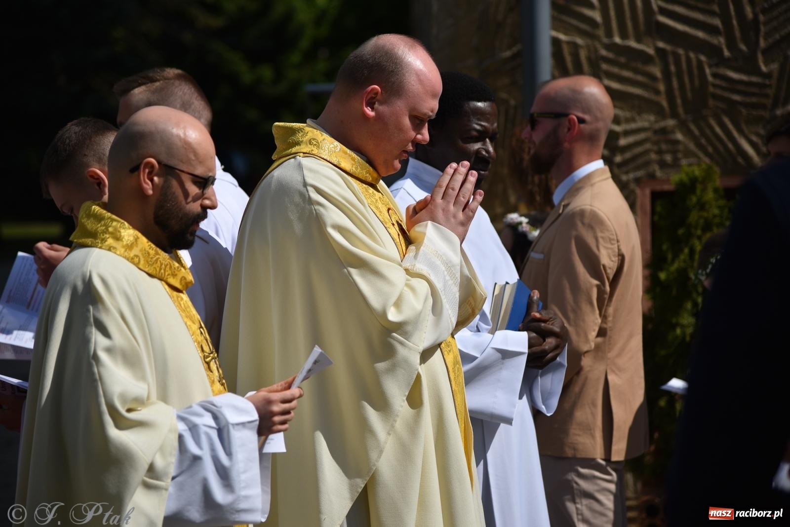 Zdjęcie w galerii na portalu naszraciborz.pl: Pierwsza Komunia Święta w parafii NSPJ – 85 dzieci przystąpiło do sakramentu [FOTO] wiadomości z regionu