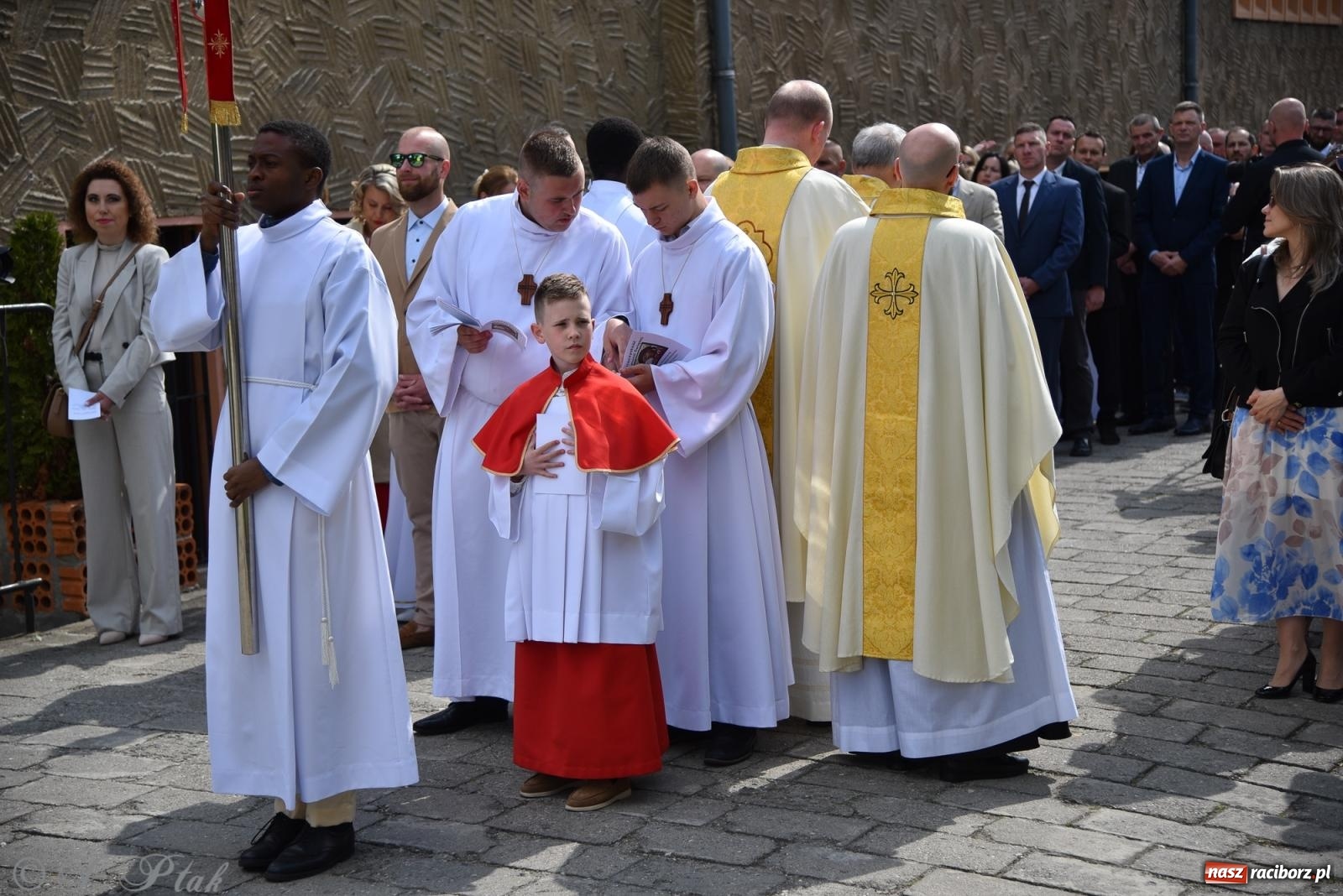 Zdjęcie w galerii na portalu naszraciborz.pl: Pierwsza Komunia Święta w parafii NSPJ – 85 dzieci przystąpiło do sakramentu [FOTO] wiadomości z regionu