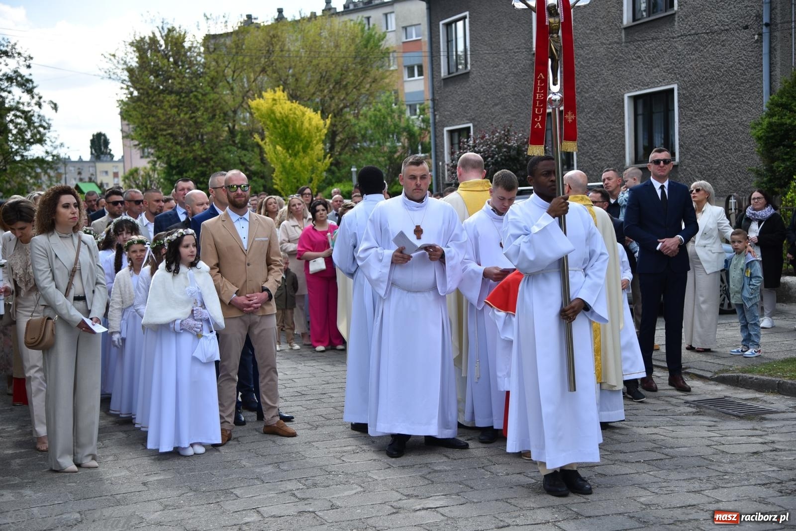 Zdjęcie w galerii na portalu naszraciborz.pl: Pierwsza Komunia Święta w parafii NSPJ – 85 dzieci przystąpiło do sakramentu [FOTO] wiadomości z regionu