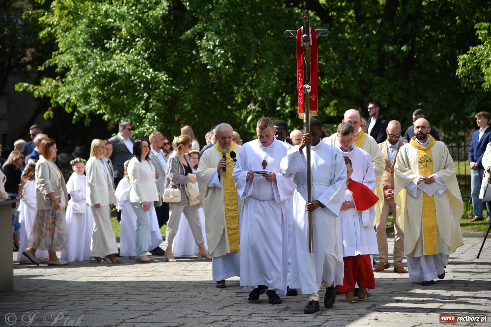 Zdjęcie w galerii na portalu naszraciborz.pl: Pierwsza Komunia Święta w parafii NSPJ – 85 dzieci przystąpiło do sakramentu [FOTO] wiadomości z regionu