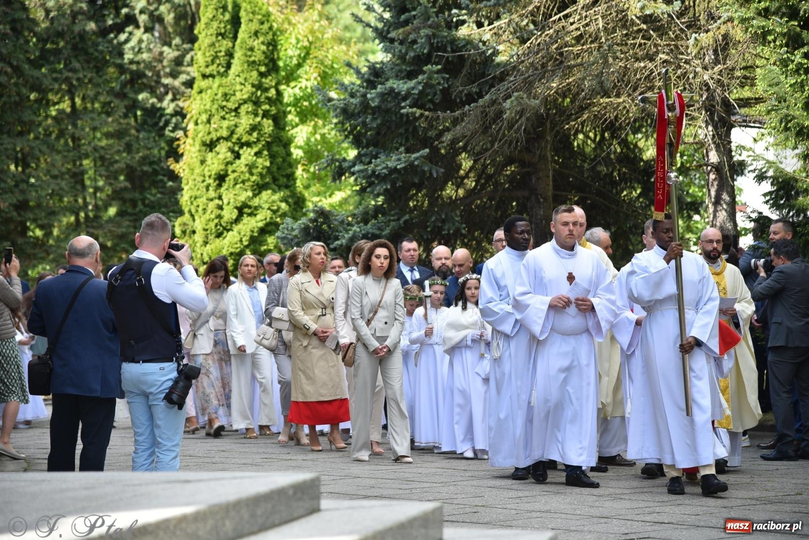 Zdjęcie w galerii na portalu naszraciborz.pl: Pierwsza Komunia Święta w parafii NSPJ – 85 dzieci przystąpiło do sakramentu [FOTO] wiadomości z regionu