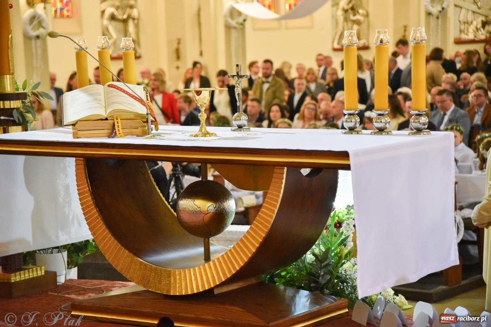 Zdjęcie w galerii na portalu naszraciborz.pl: Pierwsza Komunia Święta w parafii NSPJ – 85 dzieci przystąpiło do sakramentu [FOTO] wiadomości z regionu