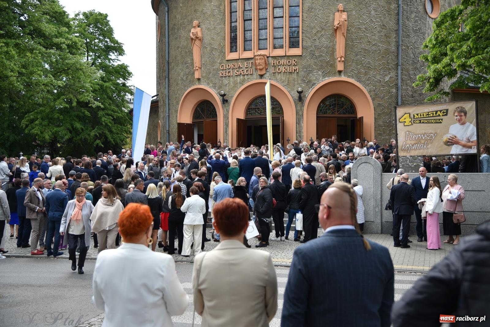 Zdjęcie w galerii na portalu naszraciborz.pl: Pierwsza Komunia Święta w parafii NSPJ – 85 dzieci przystąpiło do sakramentu [FOTO] wiadomości z regionu