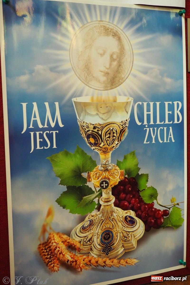 Zdjęcie w galerii na portalu naszraciborz.pl: Pierwsza Komunia Święta w parafii NSPJ – 85 dzieci przystąpiło do sakramentu [FOTO] wiadomości z regionu