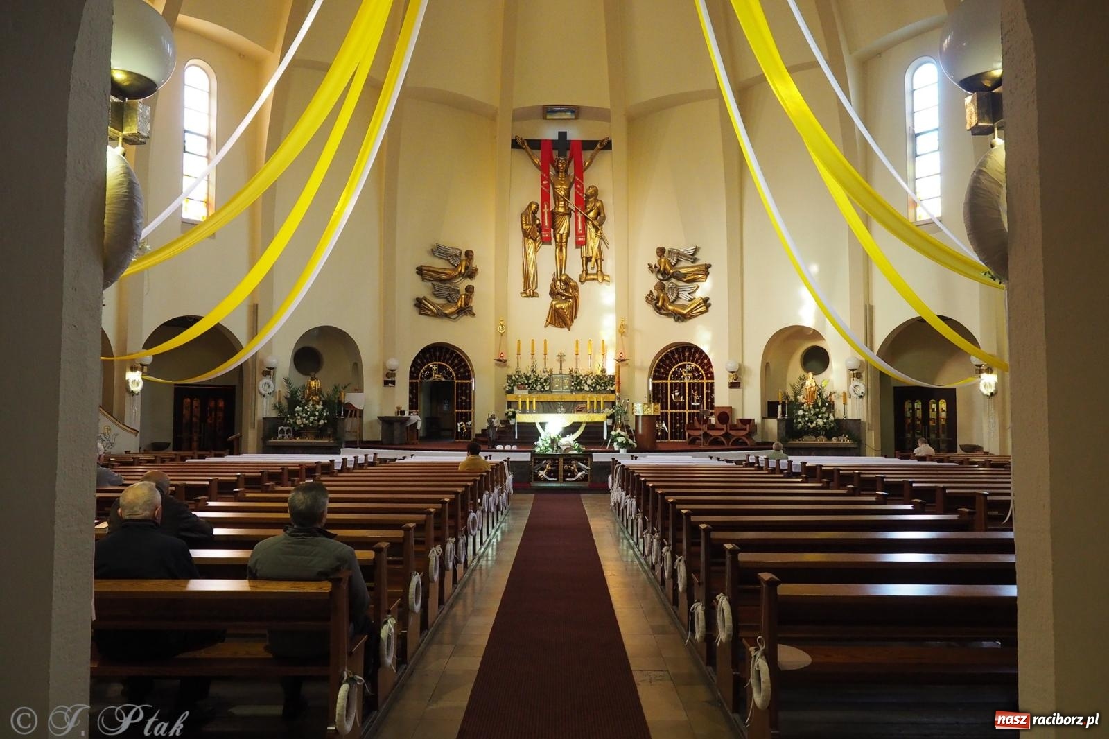 Zdjęcie w galerii na portalu naszraciborz.pl: Pierwsza Komunia Święta w parafii NSPJ – 85 dzieci przystąpiło do sakramentu [FOTO] wiadomości z regionu