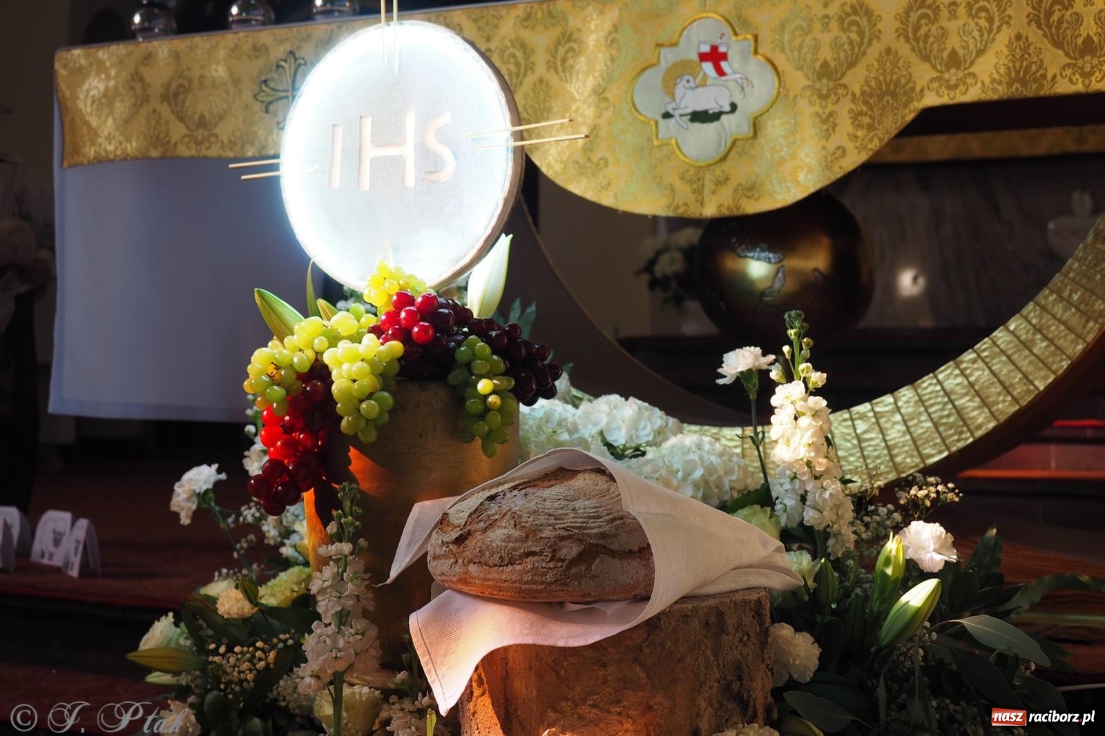 Zdjęcie w galerii na portalu naszraciborz.pl: Pierwsza Komunia Święta w parafii NSPJ – 85 dzieci przystąpiło do sakramentu [FOTO] wiadomości z regionu