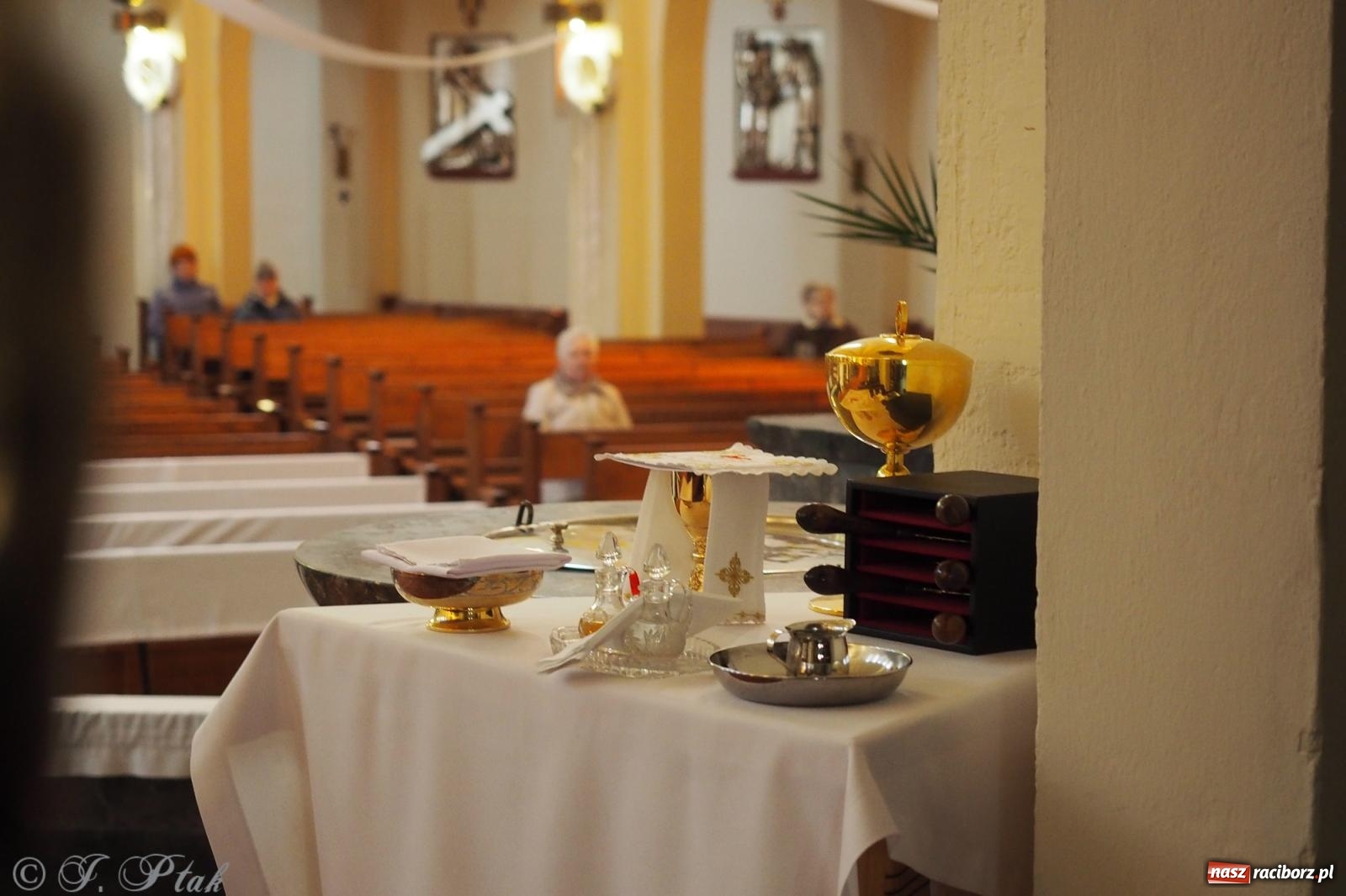 Zdjęcie w galerii na portalu naszraciborz.pl: Pierwsza Komunia Święta w parafii NSPJ – 85 dzieci przystąpiło do sakramentu [FOTO] wiadomości z regionu