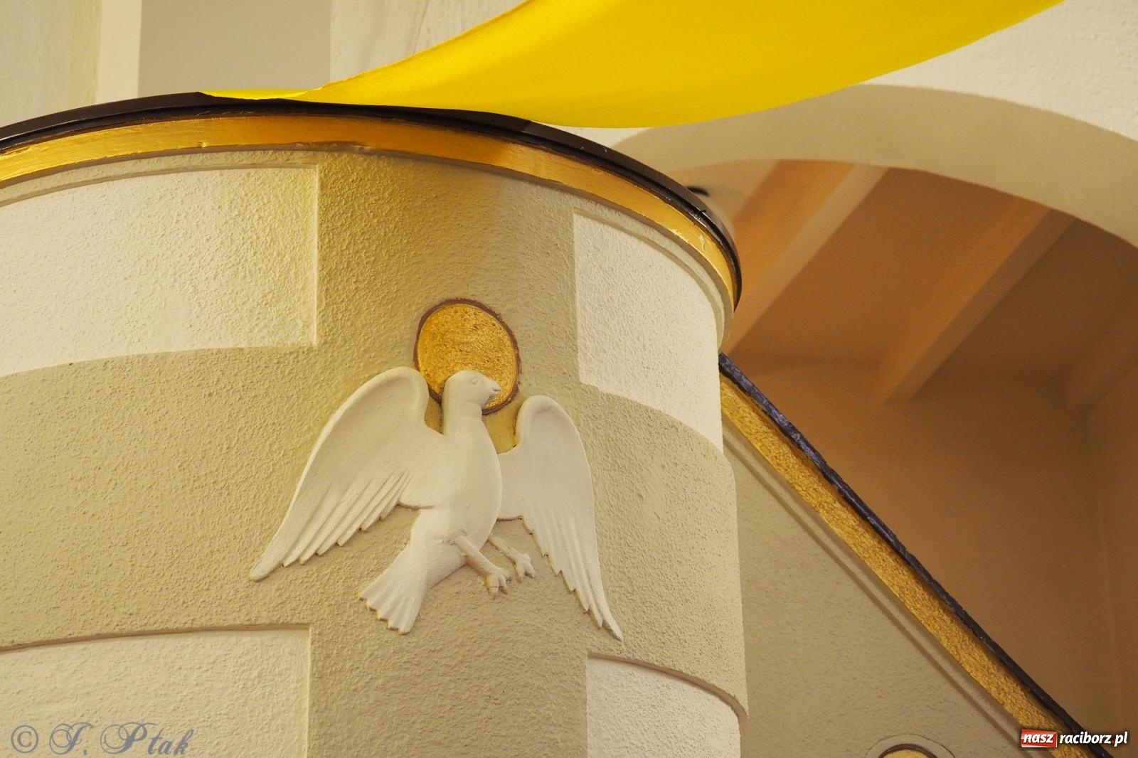 Zdjęcie w galerii na portalu naszraciborz.pl: Pierwsza Komunia Święta w parafii NSPJ – 85 dzieci przystąpiło do sakramentu [FOTO] wiadomości z regionu