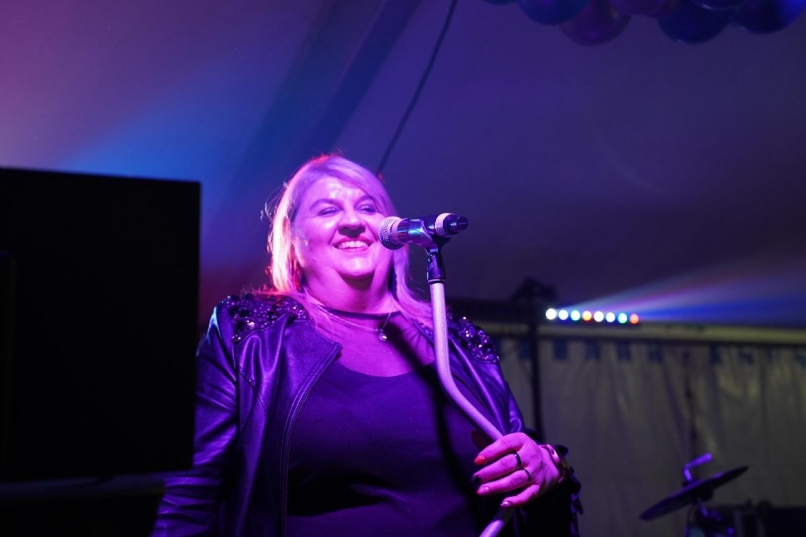 Zdjęcie w galerii na portalu naszraciborz.pl: Zabawa taneczna z zespołem Bis zakończyła obchody 100-lecia OSP Gamów [FOTO] wiadomości z regionu