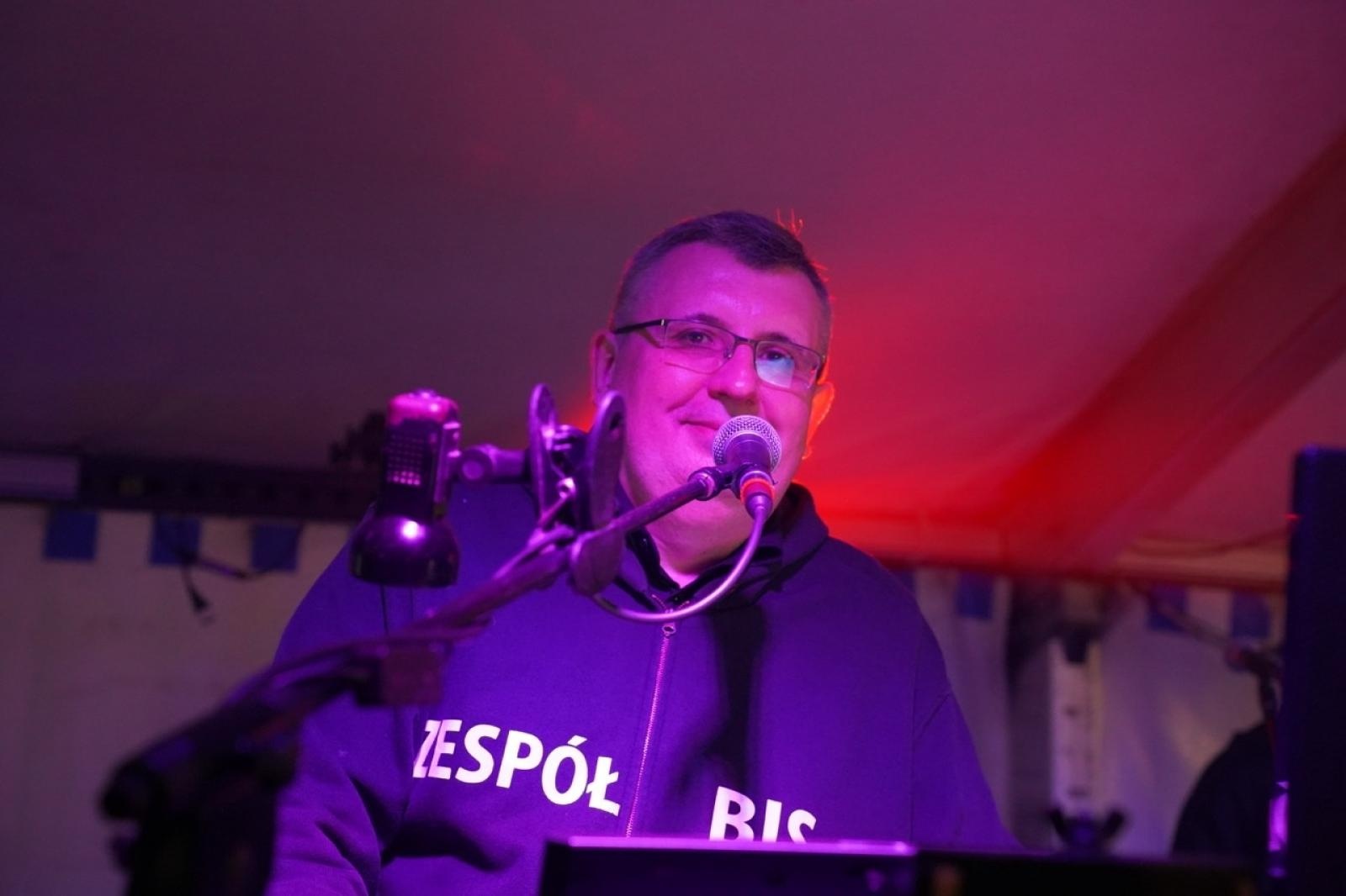 Zdjęcie w galerii na portalu naszraciborz.pl: Zabawa taneczna z zespołem Bis zakończyła obchody 100-lecia OSP Gamów [FOTO] wiadomości z regionu