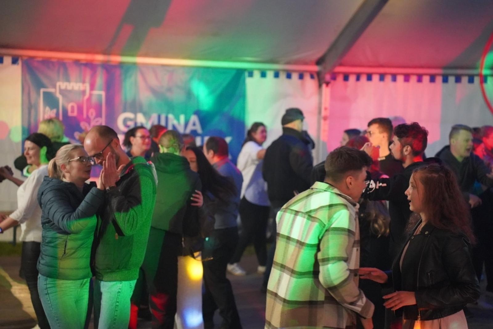 Zdjęcie w galerii na portalu naszraciborz.pl: Zabawa taneczna z zespołem Bis zakończyła obchody 100-lecia OSP Gamów [FOTO] wiadomości z regionu