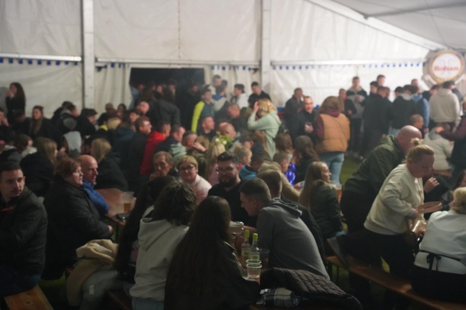 Zdjęcie w galerii na portalu naszraciborz.pl: Zabawa taneczna z zespołem Bis zakończyła obchody 100-lecia OSP Gamów [FOTO] wiadomości z regionu