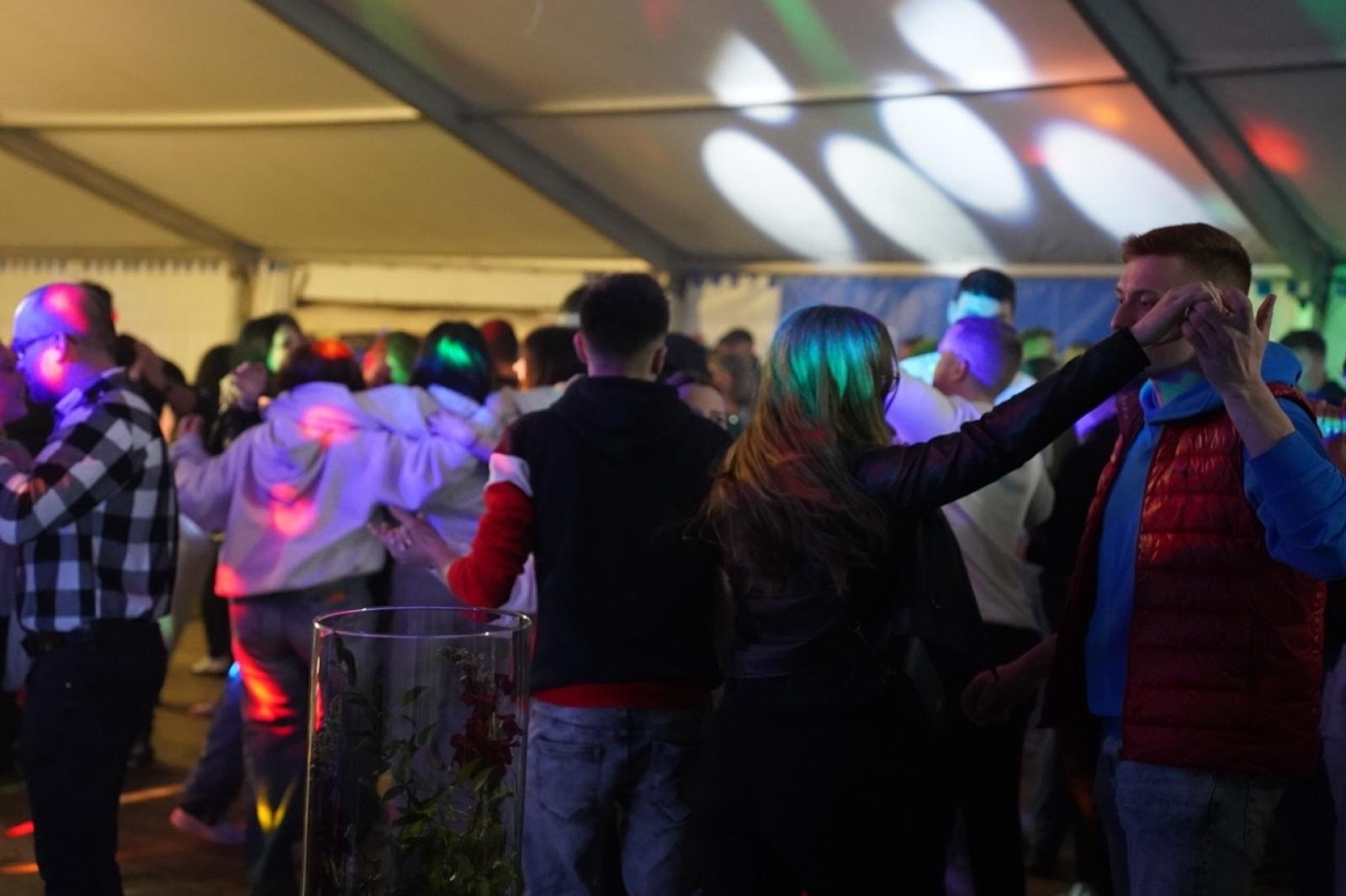 Zdjęcie w galerii na portalu naszraciborz.pl: Zabawa taneczna z zespołem Bis zakończyła obchody 100-lecia OSP Gamów [FOTO] wiadomości z regionu