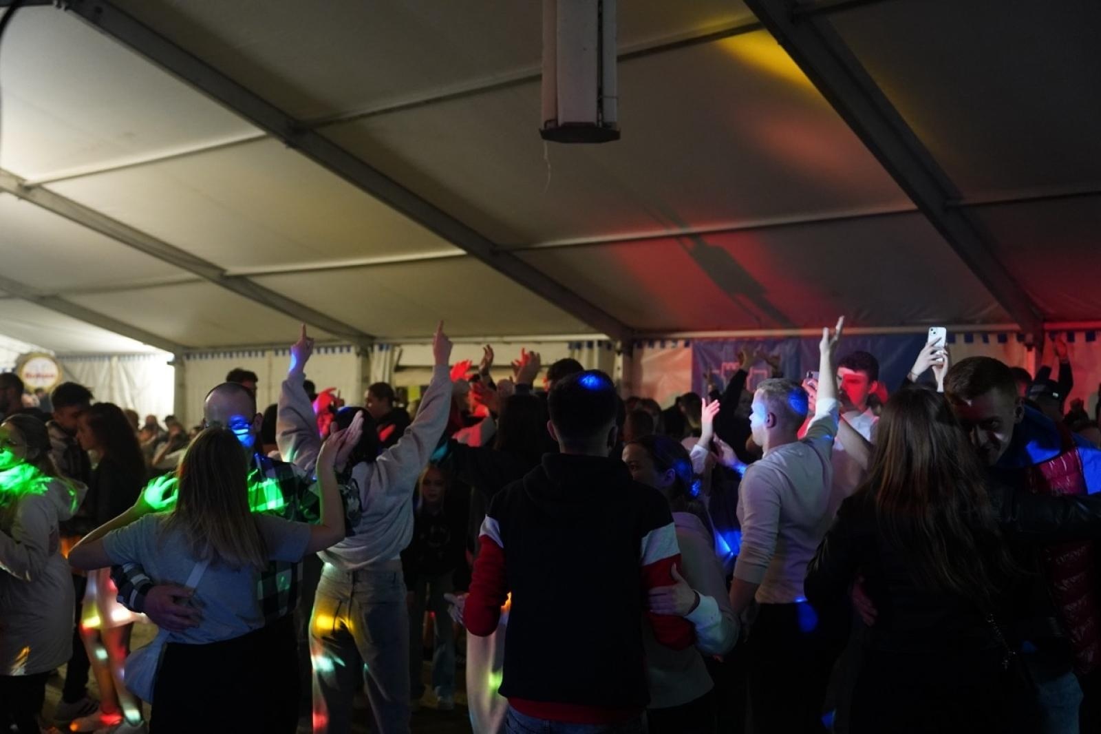 Zdjęcie w galerii na portalu naszraciborz.pl: Zabawa taneczna z zespołem Bis zakończyła obchody 100-lecia OSP Gamów [FOTO] wiadomości z regionu