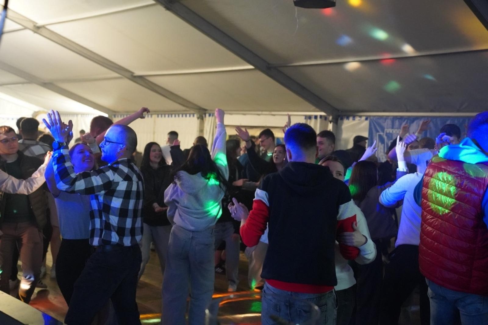 Zdjęcie w galerii na portalu naszraciborz.pl: Zabawa taneczna z zespołem Bis zakończyła obchody 100-lecia OSP Gamów [FOTO] wiadomości z regionu