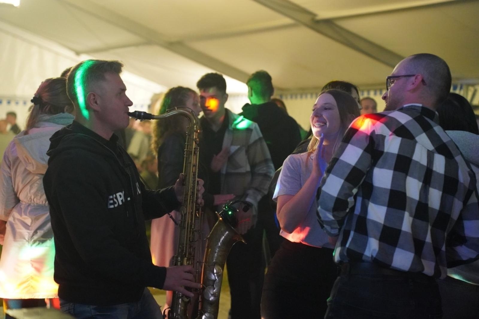 Zdjęcie w galerii na portalu naszraciborz.pl: Zabawa taneczna z zespołem Bis zakończyła obchody 100-lecia OSP Gamów [FOTO] wiadomości z regionu