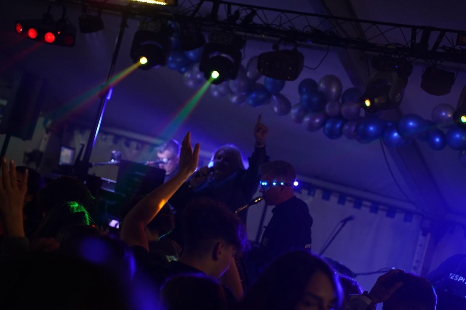 Zdjęcie w galerii na portalu naszraciborz.pl: Zabawa taneczna z zespołem Bis zakończyła obchody 100-lecia OSP Gamów [FOTO] wiadomości z regionu