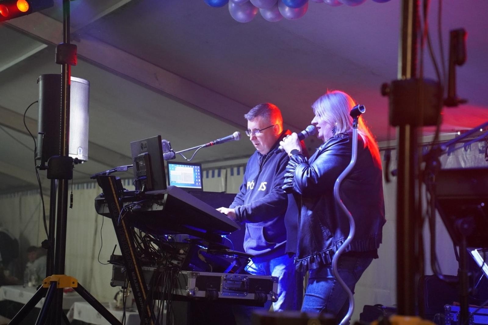 Zdjęcie w galerii na portalu naszraciborz.pl: Zabawa taneczna z zespołem Bis zakończyła obchody 100-lecia OSP Gamów [FOTO] wiadomości z regionu