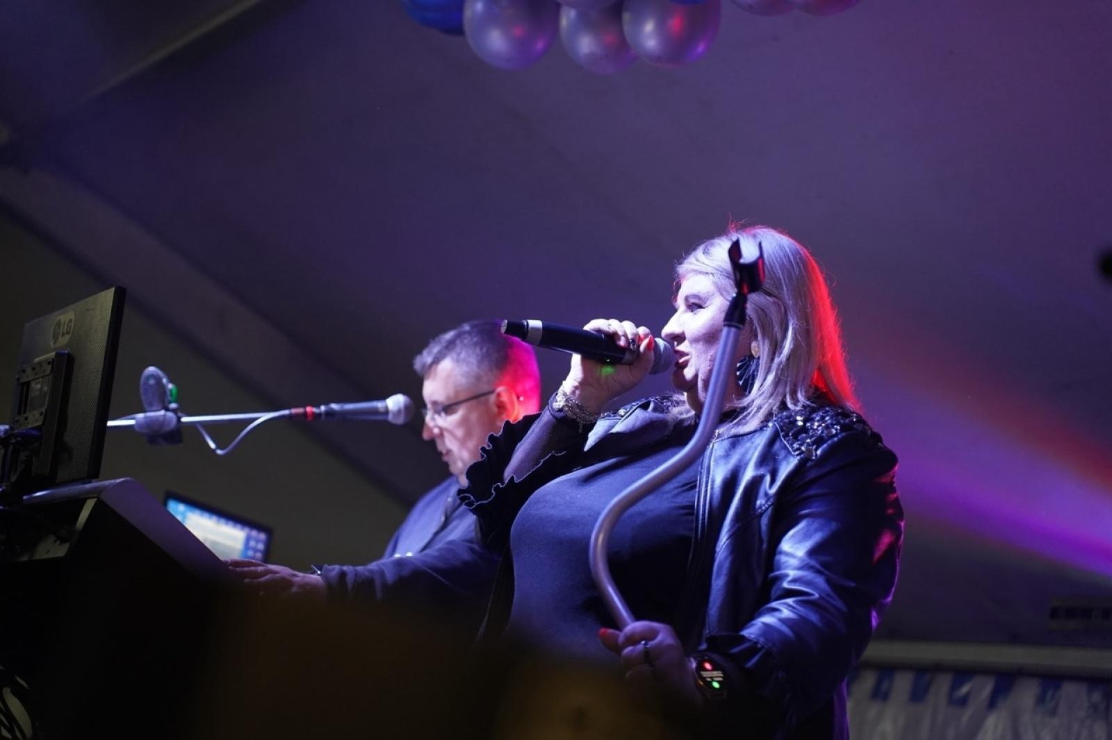 Zdjęcie w galerii na portalu naszraciborz.pl: Zabawa taneczna z zespołem Bis zakończyła obchody 100-lecia OSP Gamów [FOTO] wiadomości z regionu