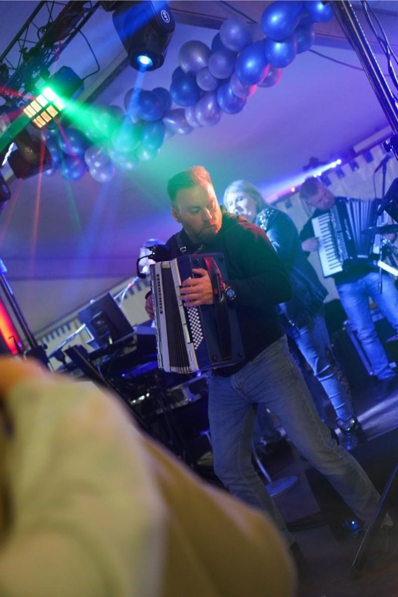 Zdjęcie w galerii na portalu naszraciborz.pl: Zabawa taneczna z zespołem Bis zakończyła obchody 100-lecia OSP Gamów [FOTO] wiadomości z regionu