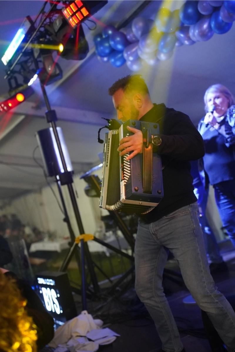 Zdjęcie w galerii na portalu naszraciborz.pl: Zabawa taneczna z zespołem Bis zakończyła obchody 100-lecia OSP Gamów [FOTO] wiadomości z regionu