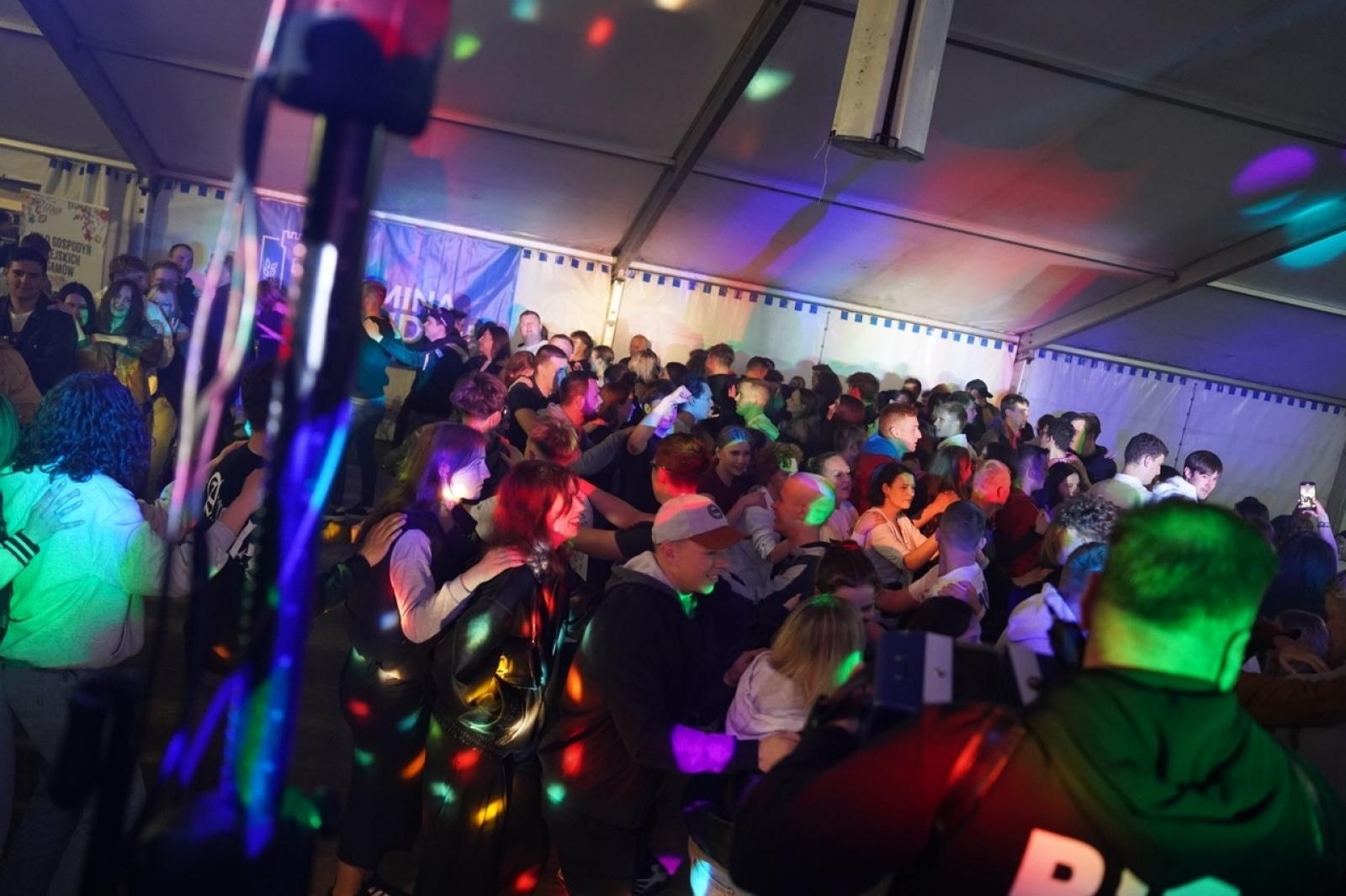 Zdjęcie w galerii na portalu naszraciborz.pl: Zabawa taneczna z zespołem Bis zakończyła obchody 100-lecia OSP Gamów [FOTO] wiadomości z regionu