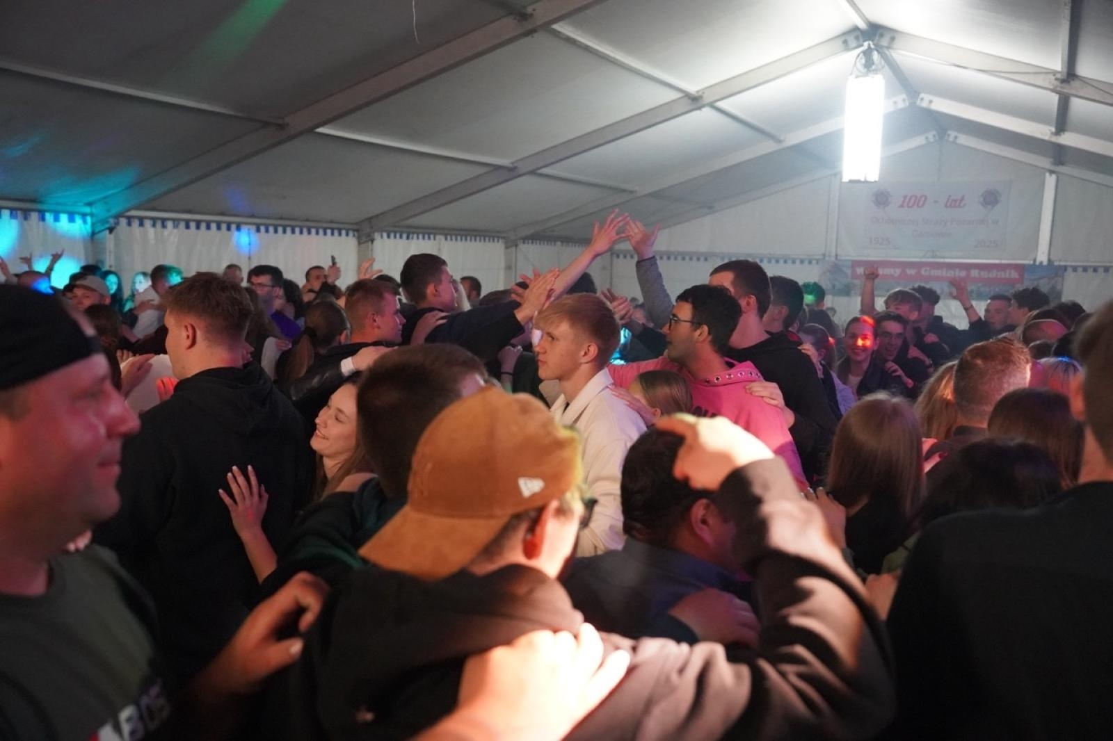 Zdjęcie w galerii na portalu naszraciborz.pl: Zabawa taneczna z zespołem Bis zakończyła obchody 100-lecia OSP Gamów [FOTO] wiadomości z regionu