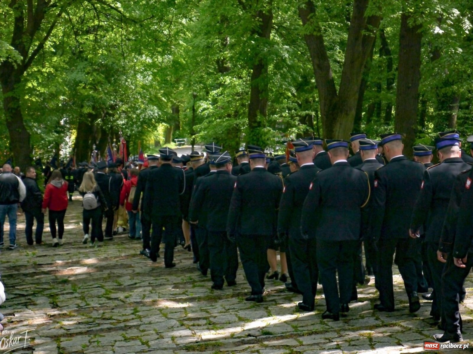 Zdjęcie w galerii na portalu naszraciborz.pl: 27. pielgrzymka strażaków na Górę Świętej Anny z udziałem raciborskich pocztów wiadomości z regionu