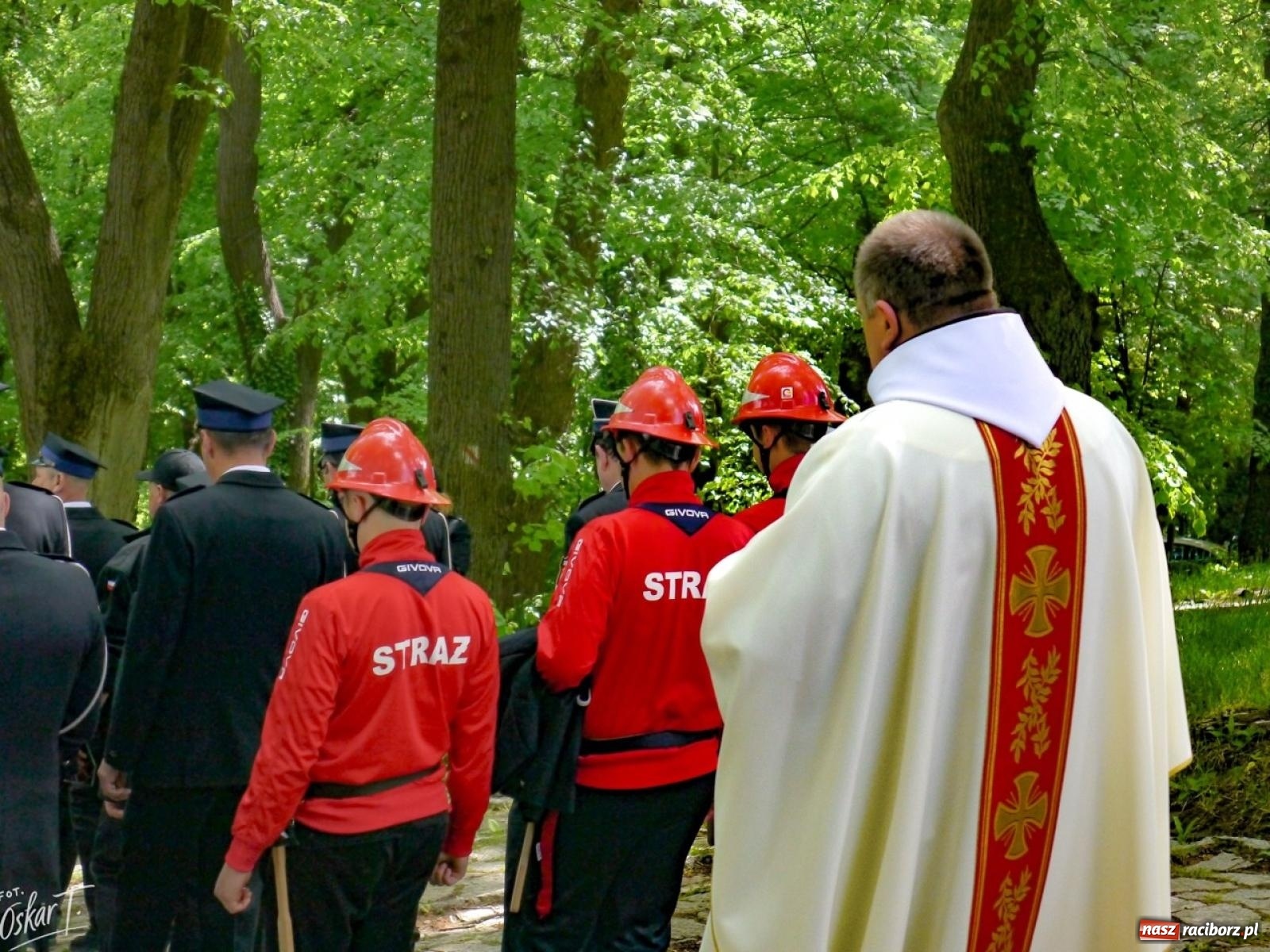 Zdjęcie w galerii na portalu naszraciborz.pl: 27. pielgrzymka strażaków na Górę Świętej Anny z udziałem raciborskich pocztów wiadomości z regionu