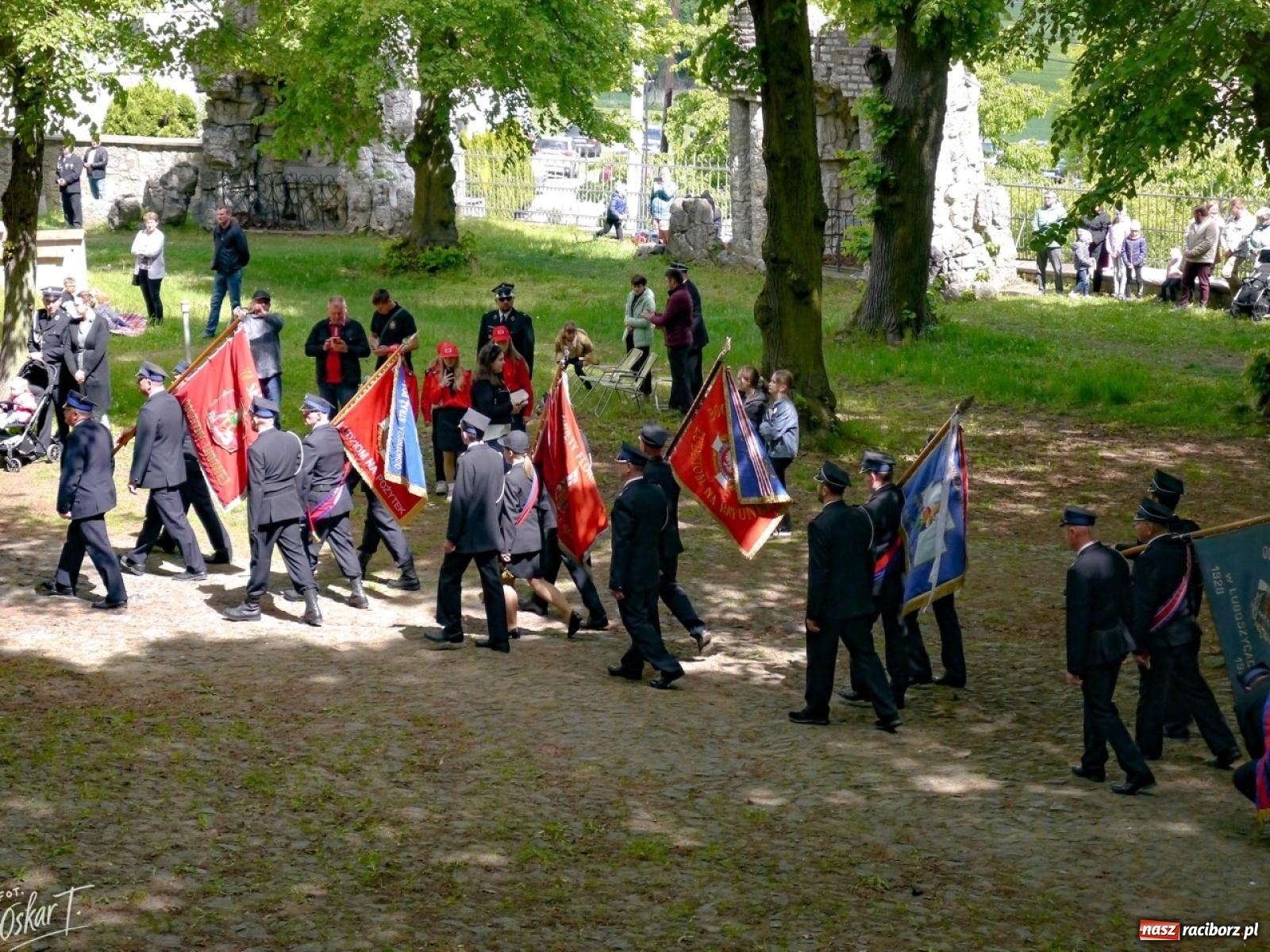 Zdjęcie w galerii na portalu naszraciborz.pl: 27. pielgrzymka strażaków na Górę Świętej Anny z udziałem raciborskich pocztów wiadomości z regionu