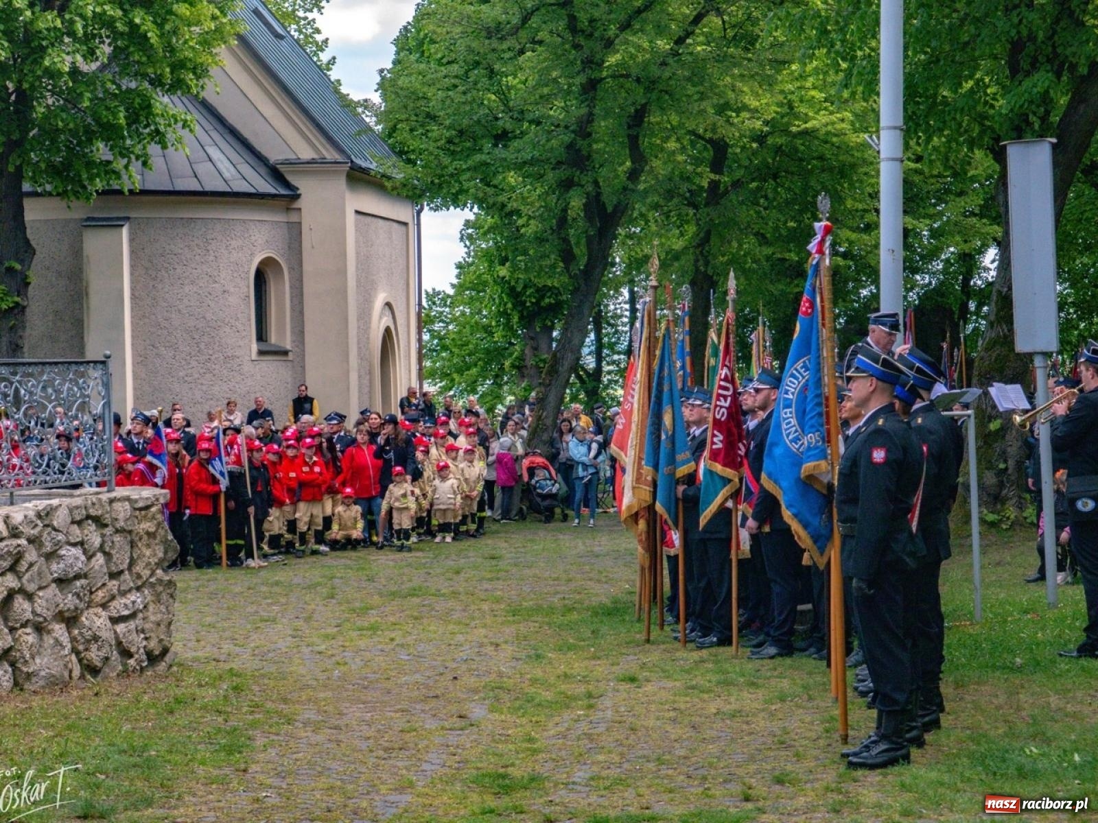 Zdjęcie w galerii na portalu naszraciborz.pl: 27. pielgrzymka strażaków na Górę Świętej Anny z udziałem raciborskich pocztów wiadomości z regionu