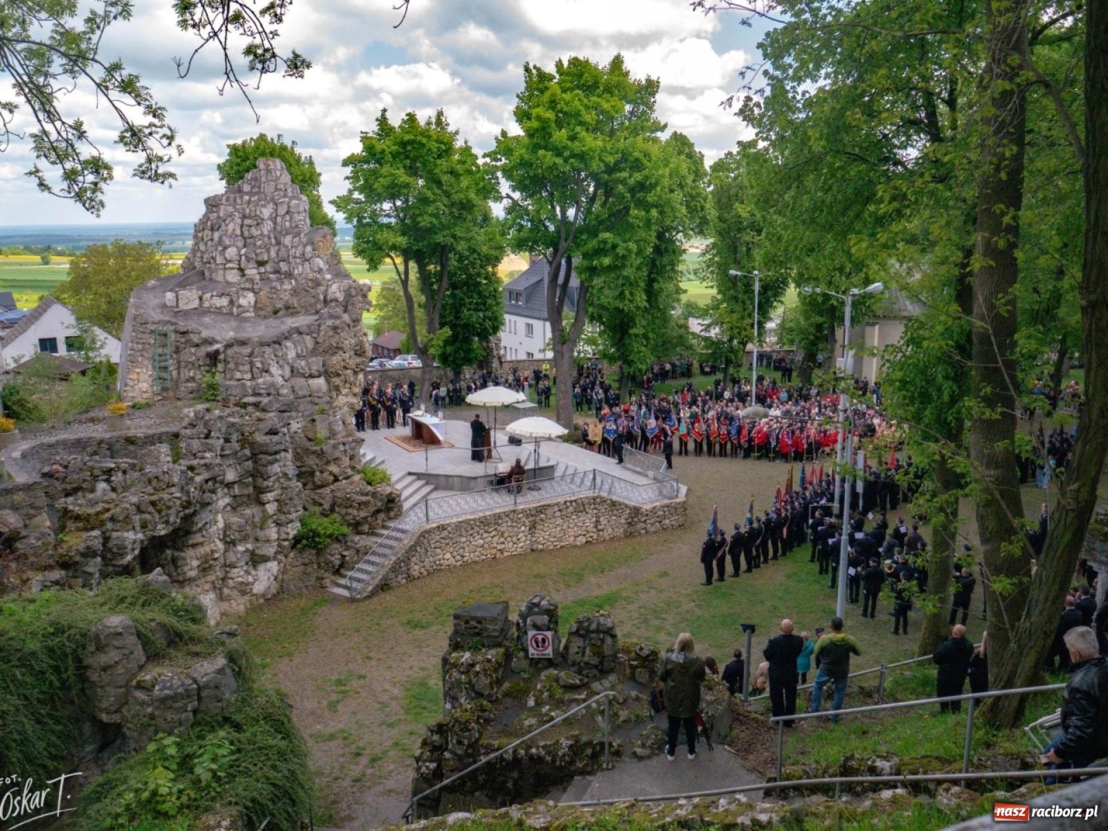 Zdjęcie w galerii na portalu naszraciborz.pl: 27. pielgrzymka strażaków na Górę Świętej Anny z udziałem raciborskich pocztów wiadomości z regionu