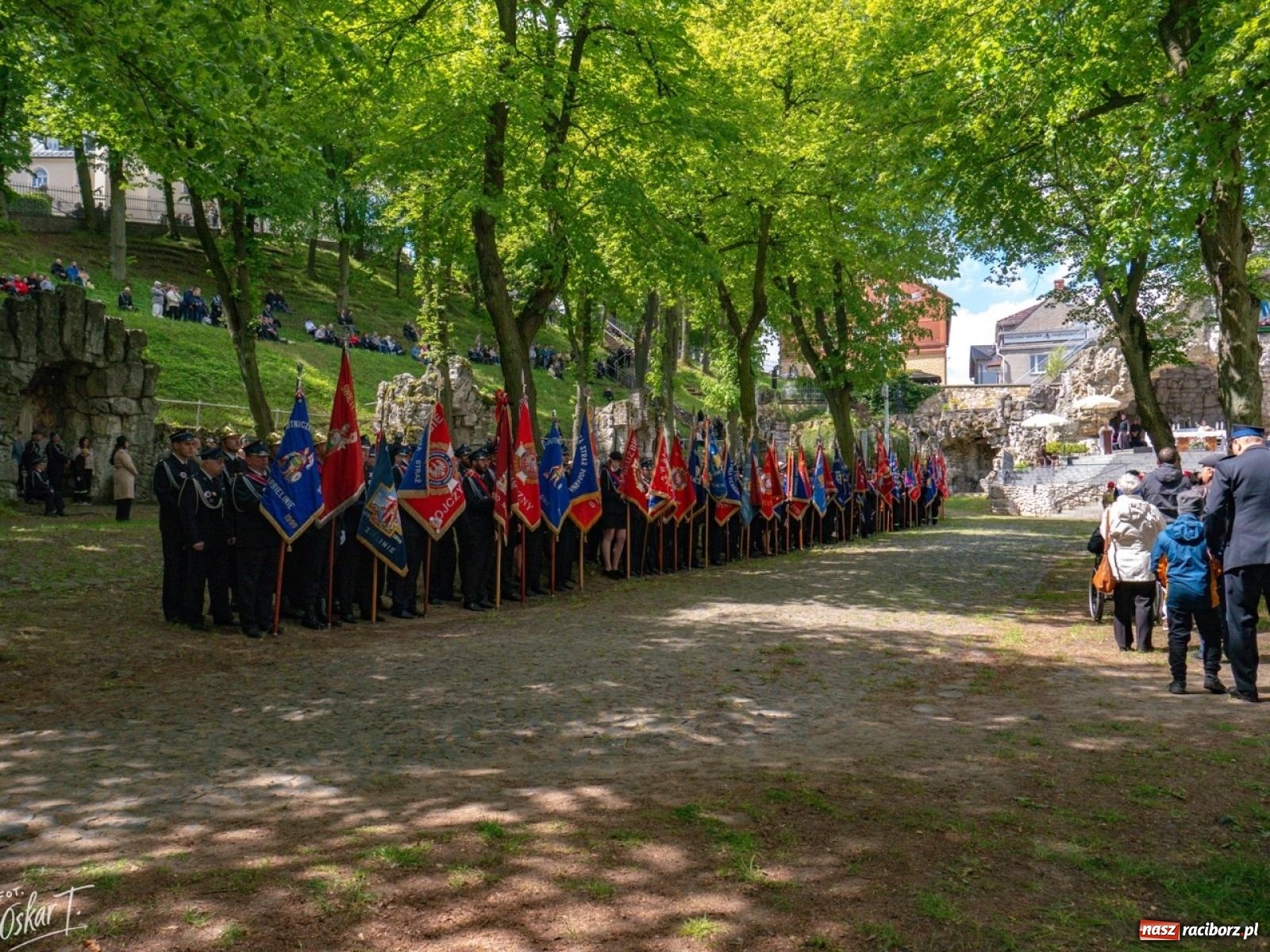 Zdjęcie w galerii na portalu naszraciborz.pl: 27. pielgrzymka strażaków na Górę Świętej Anny z udziałem raciborskich pocztów wiadomości z regionu