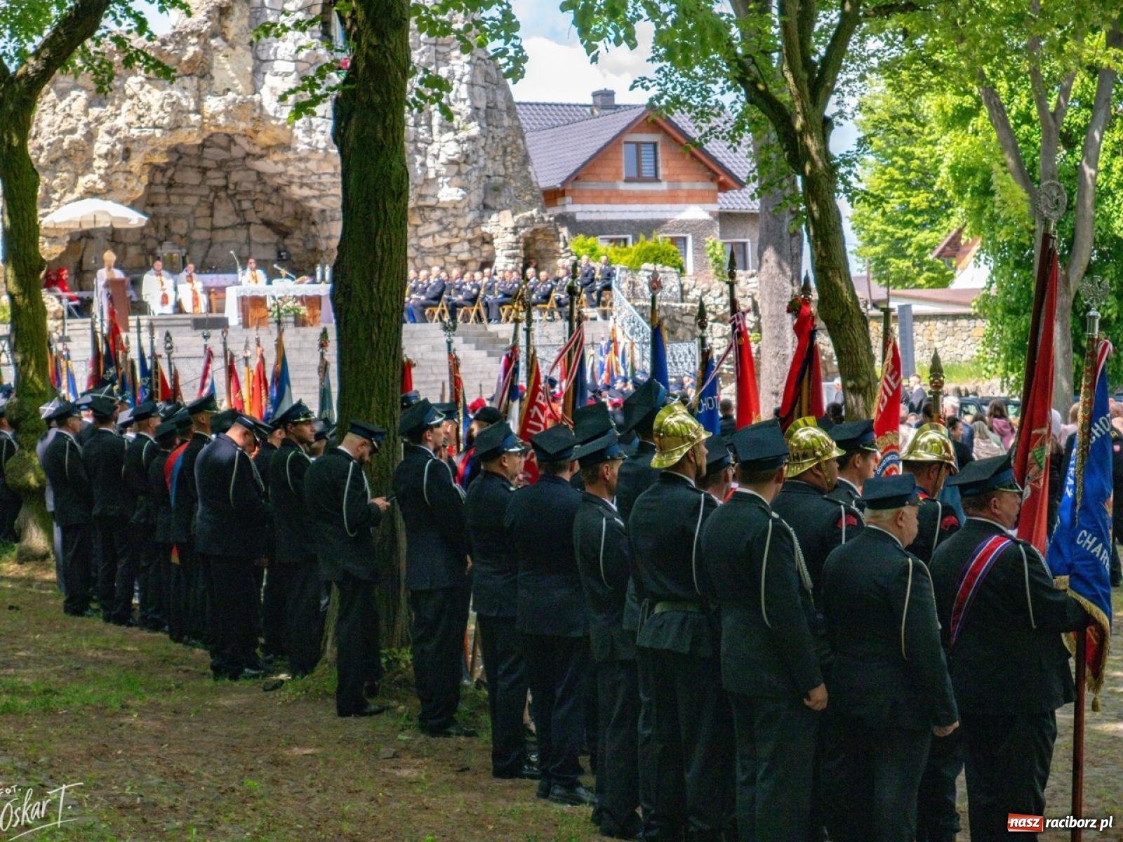 Zdjęcie w galerii na portalu naszraciborz.pl: 27. pielgrzymka strażaków na Górę Świętej Anny z udziałem raciborskich pocztów wiadomości z regionu